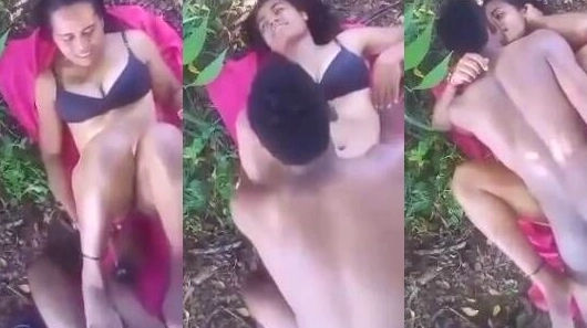 Pakistani muslim girl wants to play with lollypop on her pussy