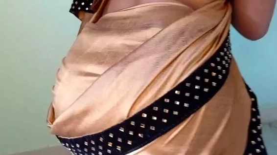 Sexy aunty giving handjob to desi boy in bathroom